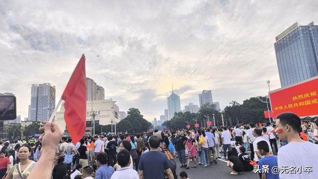 这是专属广西南宁的国庆节，人山人海，只为一场共同的仪式