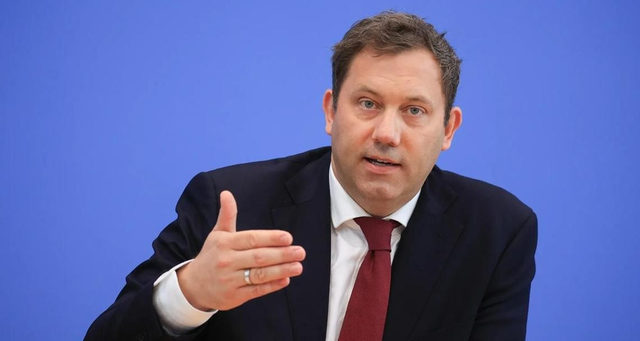 日本话音刚落，又一国介入台海，专机已经离华，要逼中国做3件事