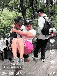 国庆陪爬爆火：女孩子们扛着登山杖，赚的是辛苦更是信任