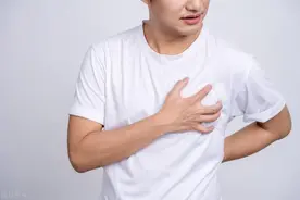 为什么胸口会 “刺痛” 几秒？是猝死的前兆，还是心脏病？答案来了图片