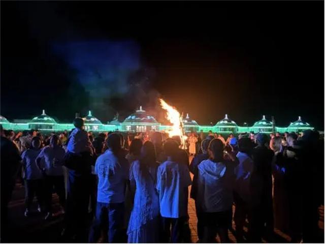 乌拉盖“布林泉之夜”点燃沸草原夏夜