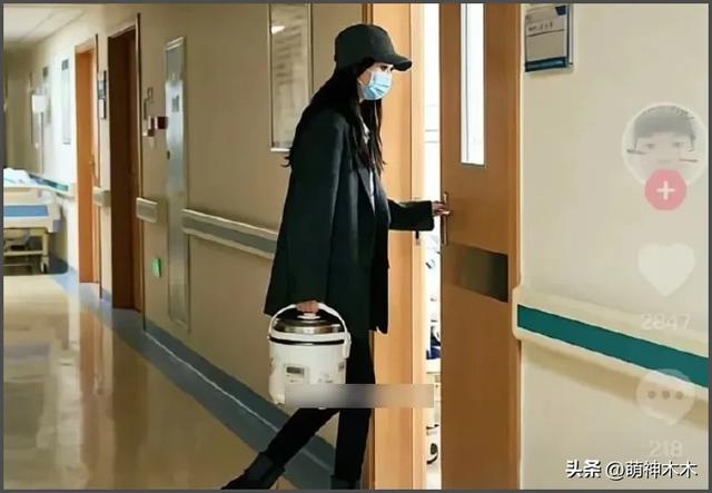 唐嫣疑现身悼念罗晋父亲，打扮严实在入口迎宾，被曝曾悄悄去探病