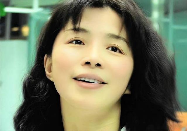 原来他们是夫妻，因戏生情恩爱41年，演完《生万物》终于红了！