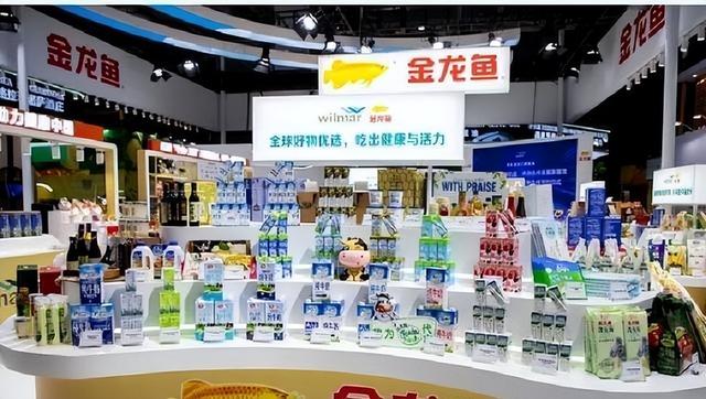 新加坡总理公开支持高市后，被罚18亿账单的金龙鱼，凉得更快了