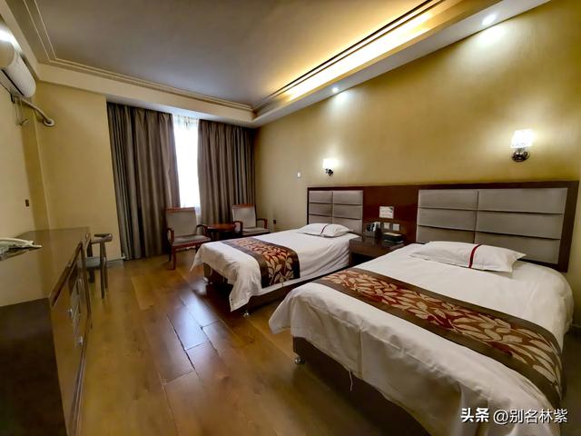 新疆游最后一站，若羌博物馆看楼兰美女，游玩青海茫崖翡翠湖(10)