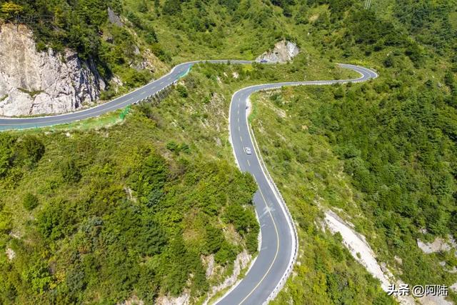 在秦岭最美跑山公路101省道，发现很多当地摩友喜欢倒头就睡