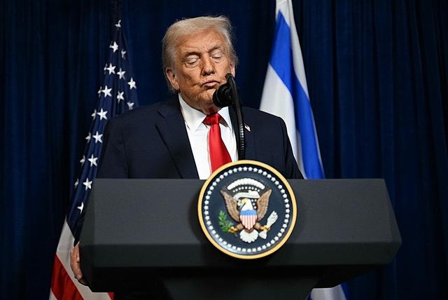 正义之锤砸向台独！特朗普沉默数小时后通告全球，缓缓说出三个字