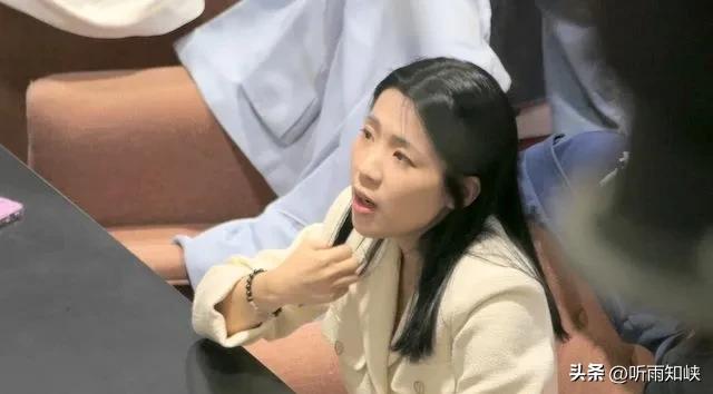 罢免情势骤变,卓荣泰面临辞职,吴思瑶彻底慌了,蓝营铁娘子出山