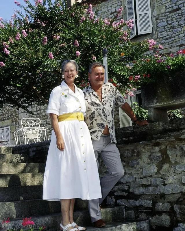 丹麦王后一生穿花相伴，美了一辈子！她把裙子穿得好浪漫！！