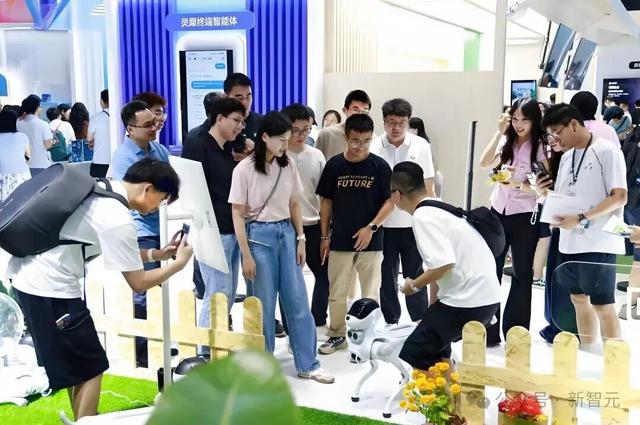 你的下一个「爱豆」不一定是真人，也可以是AI豆
