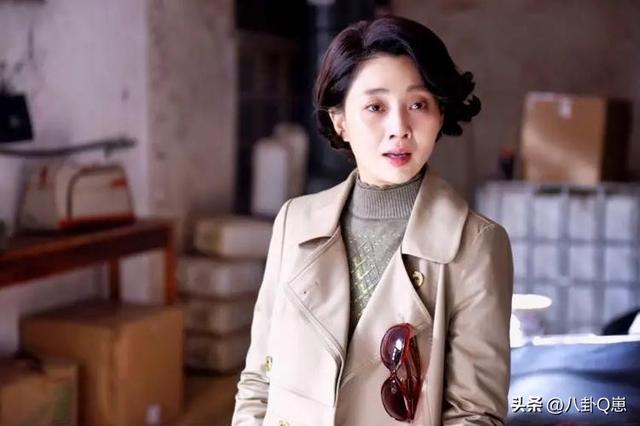 她是演员中的富婆，豪车多的开不过来，如今45岁却像年龄少女