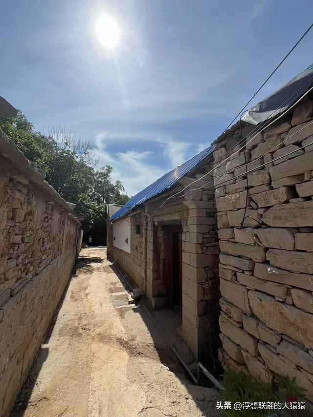章丘官庄西南峪，和西周峪一样也是座美妙且质朴的古村