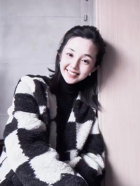 女兵领队王媛顺利归家！生3胎仍少女，老公晒合影，生活照太漂亮
