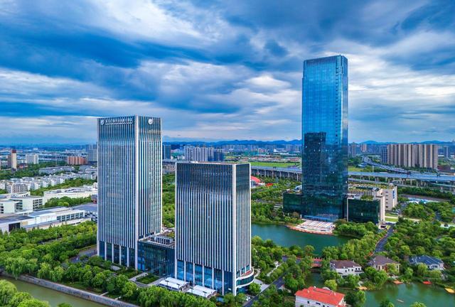 都说厦门比杭州还好，两地都去过，实话实说厦门很多地方不如杭州