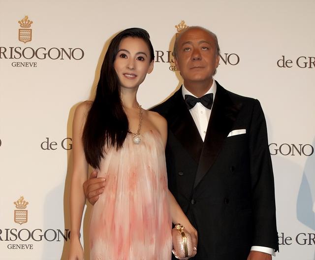 陪玩陪睡只是冰山一角，认干爹，舔手指，拜高踩低，实在荒唐！