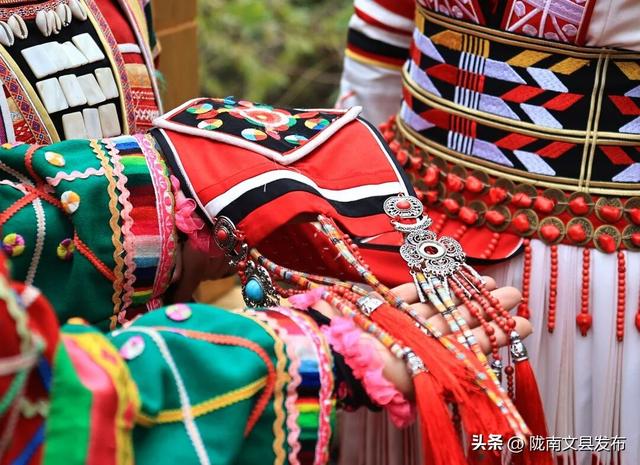 谁说冬日萧瑟？白马河畔，正藏着一个“暖色系”的冬天