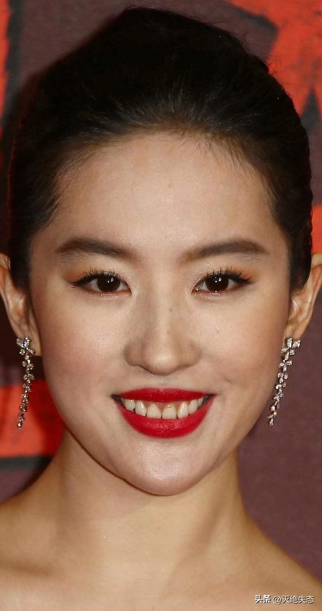 明星去掉滤镜后，秦海璐“秃顶”，刘亦菲牙黄	，宋祖英老到没认出