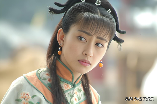 她是军艺校花，被大25岁张铁林抛弃后，为何又嫁给著名的“坏蛋”