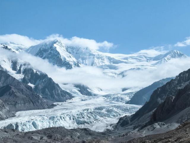 攀登世界屋脊！探索中国第一高峰的震撼魅力