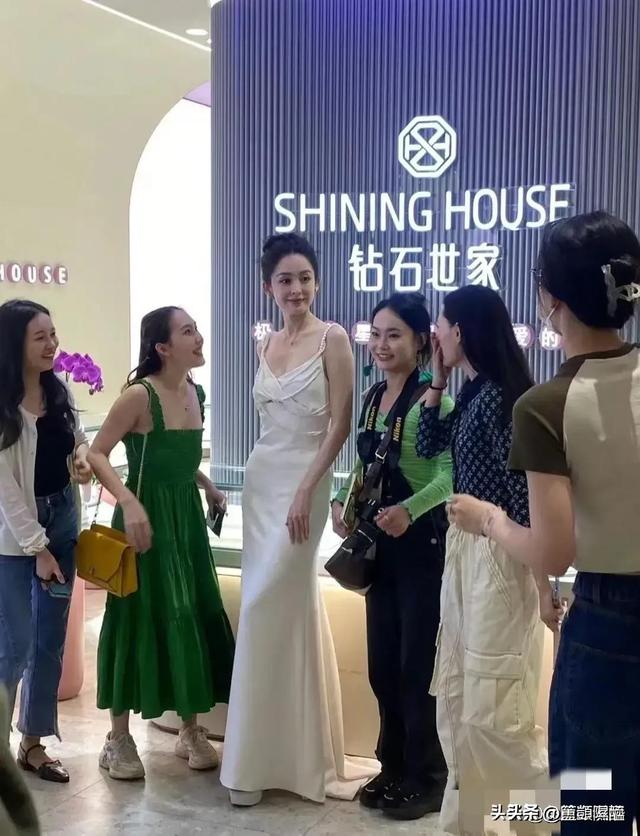 不合影不知道，一合影吓一跳！以为他们是小土豆，没想到是大高个