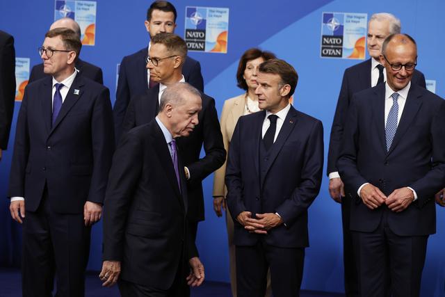 访华热乎劲刚过！马克龙对华下通牒，逼中国2选1，背后藏欧盟焦虑