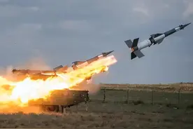 印度航母空袭巴基斯坦，卡拉奇港陷入火海？真相来了图片