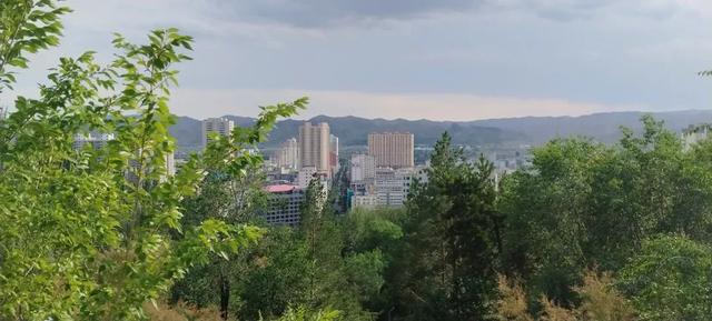 陇右永登第一名山：青龙山