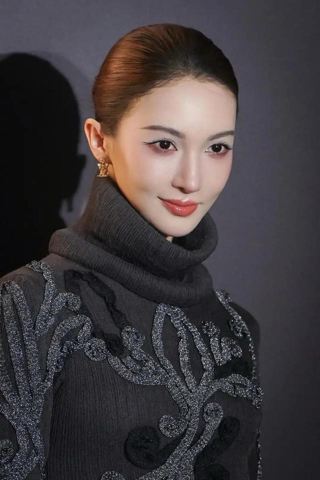 这下麻烦大了！不到24小时，金晨接连传来2大噩耗	，个个戳心窝