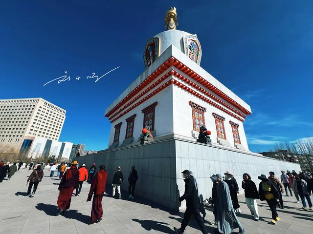 内蒙古有座“世界第一佛塔”？就在呼和浩特，无数游客慕名而来