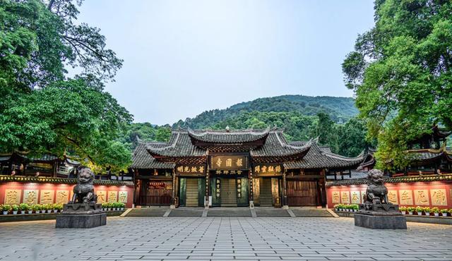 青山如黛，锦绣峨眉——峨眉山旅游攻略