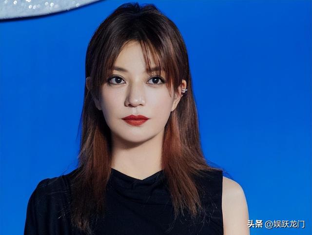 小燕子安好！赵薇封杀4年近况曝光，同名制片人病逝闹乌龙事件！