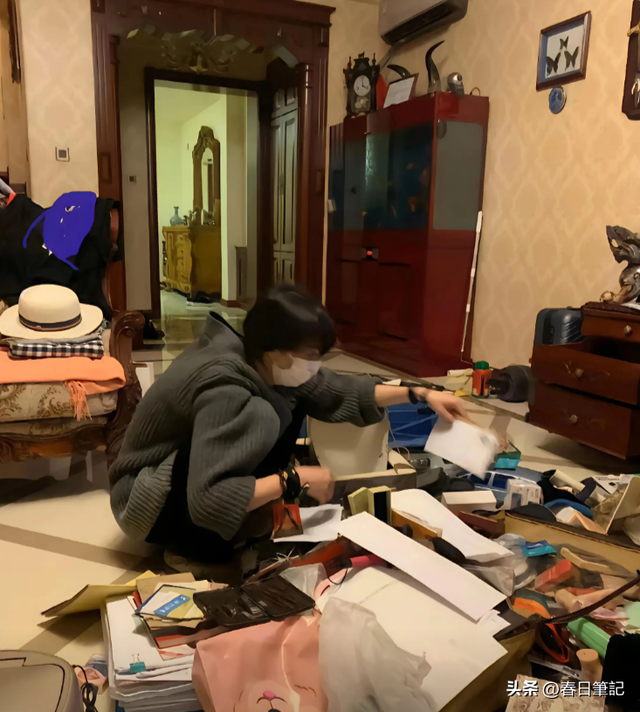 35岁郑爽近照曝光！形象管理失败，彻底成了素人	，在美日子舒坦了