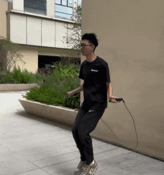 一分钟跳绳正确训练方法（附图解）