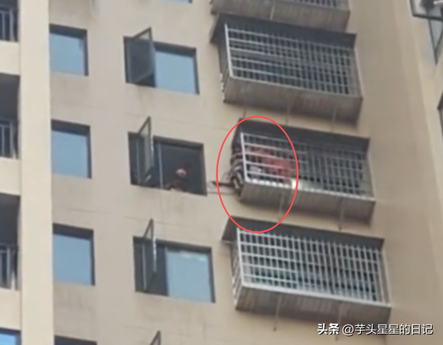 女童20楼坠落被14楼业主拽住，功劳却被邻居抢走，网友：令人心寒