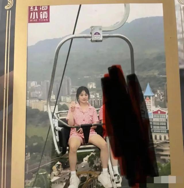 重庆20岁女孩飙车去世后续！哥哥现场痛哭，原因曝光，不值得同情