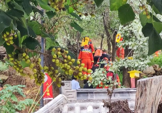 28岁小伙泰山遇难，是家中独子，搜救24天找到遗体，位置疑点重重