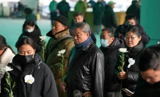 何晴追悼会上儿子哽咽发言，廖京生等明星送别	，刘威许亚军缺席