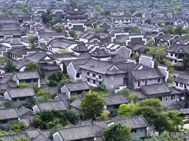 耗资50亿打造“世外桃源”古镇，如今已成为一座被遗弃的文化空城