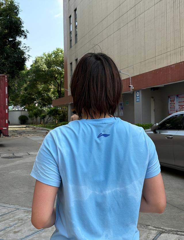 被百万网红公开内涵仅4天，全红婵巧妙回应14字，让全妈松了口气
