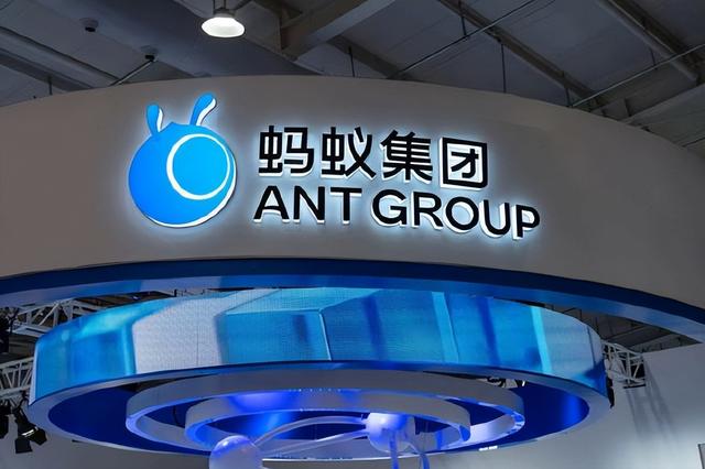 6.1B打平40B！蚂蚁百灵开源新模型，长文本推理成本砍至1/10