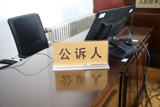夫妻长期分居，男子与保姆同居17年，将价值4000万房产赠给保姆