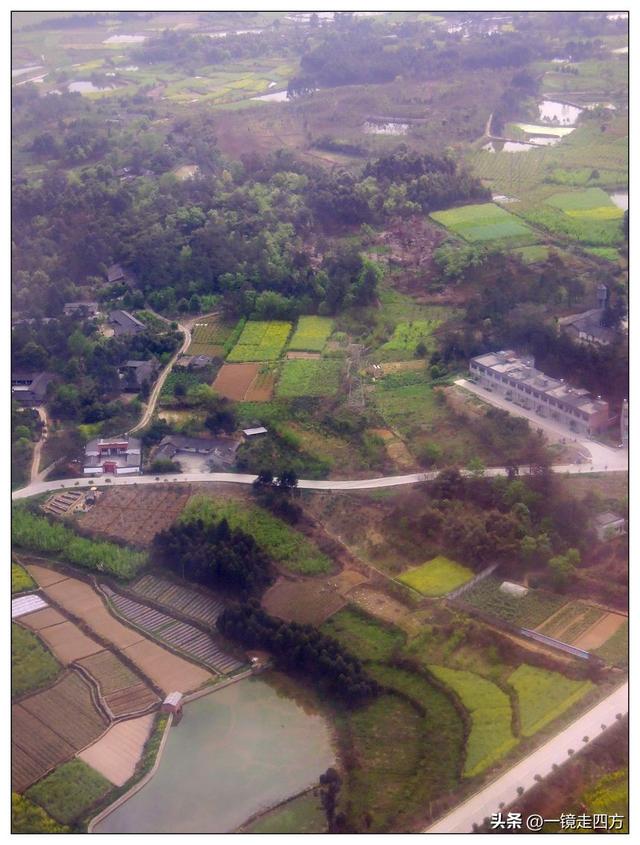 雪峰、云海、田陌 — 西藏林芝至成都空中俯瞰