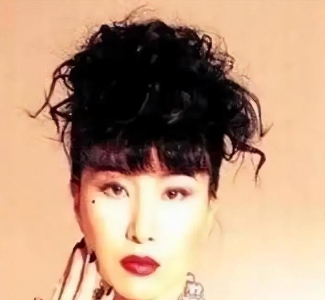 香港“三级女王”李华月，3年连拍11部三级片，如今她过得怎样