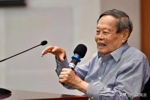 杨振宁离世仅2天，令人担心的事发生，原来翁帆一个字都没说错！