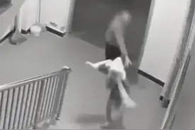 小女孩在街头玩耍时险遭男子捂嘴带走。警方通报：37岁嫌疑人已被抓获图片