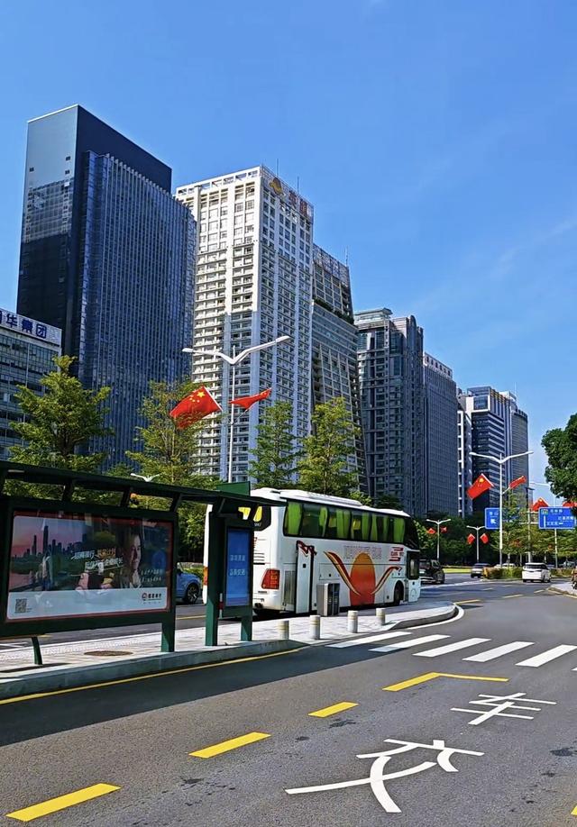 国庆第一天打卡深圳景观大道深南大道，车这么少太安静了！