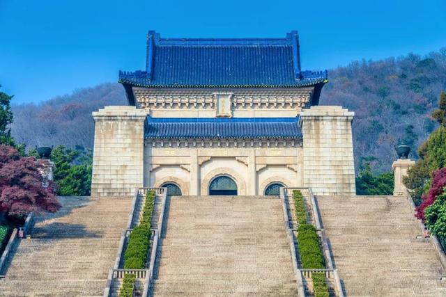 即将秋色封神的城市，总得来这里走走吧！