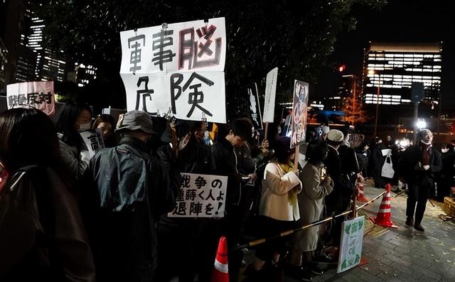 出事了，日本传来噩耗：高市早苗撞上枪口，这回特朗普也救不了她