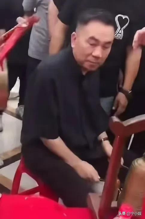 不知廉耻!杨少华头七刚过,被曝发妻小三同住的杨议竟更理直气壮