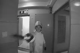 武汉一外卖员遭业主投诉后持刀上门威胁 警方称双方已和解图片